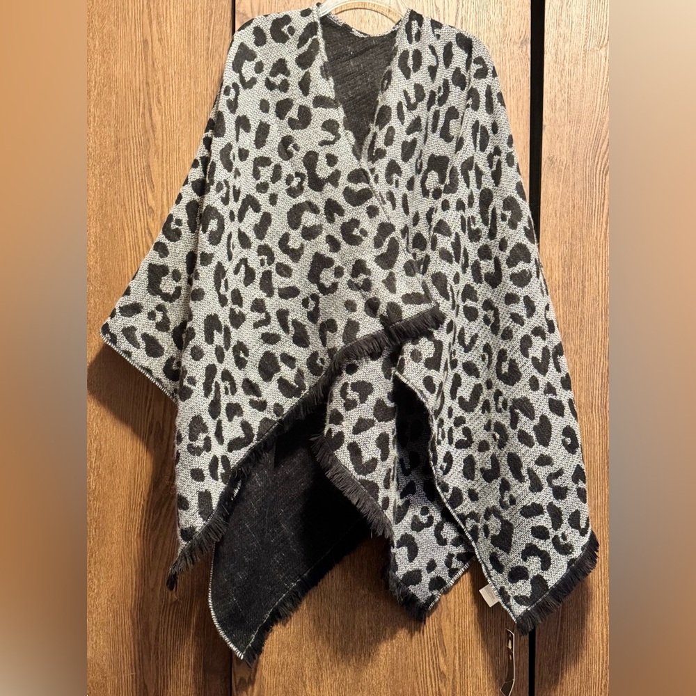 Women's Banana Republic Cheetah Print Poncho/Scarf NWT